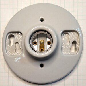 Leviton NOM057 Porcelain Lampholder 660W 250V Medium Base Keyless